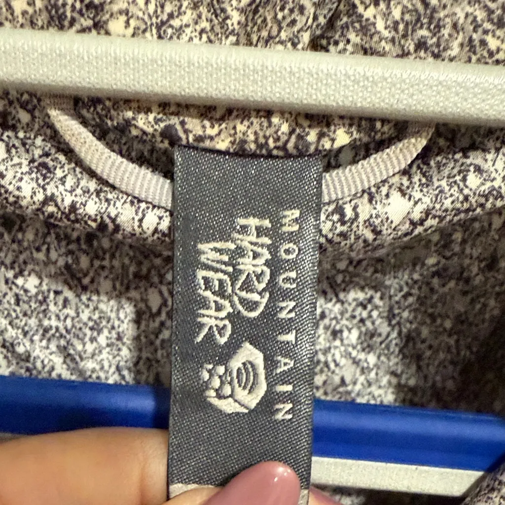 Mountain Hardwear Women's Silver Packable Jacket - Image 7