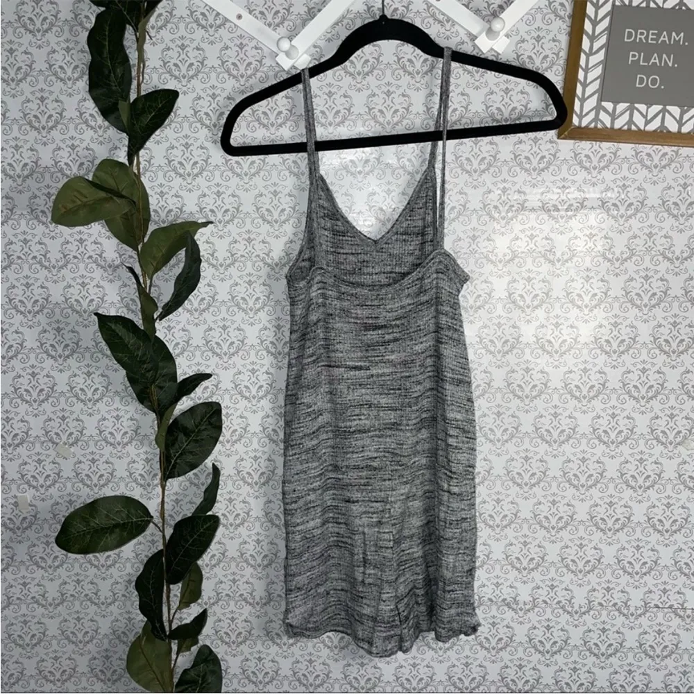 Love culture cami romper Women’s size medium gray shorts sleeveless - Image 3