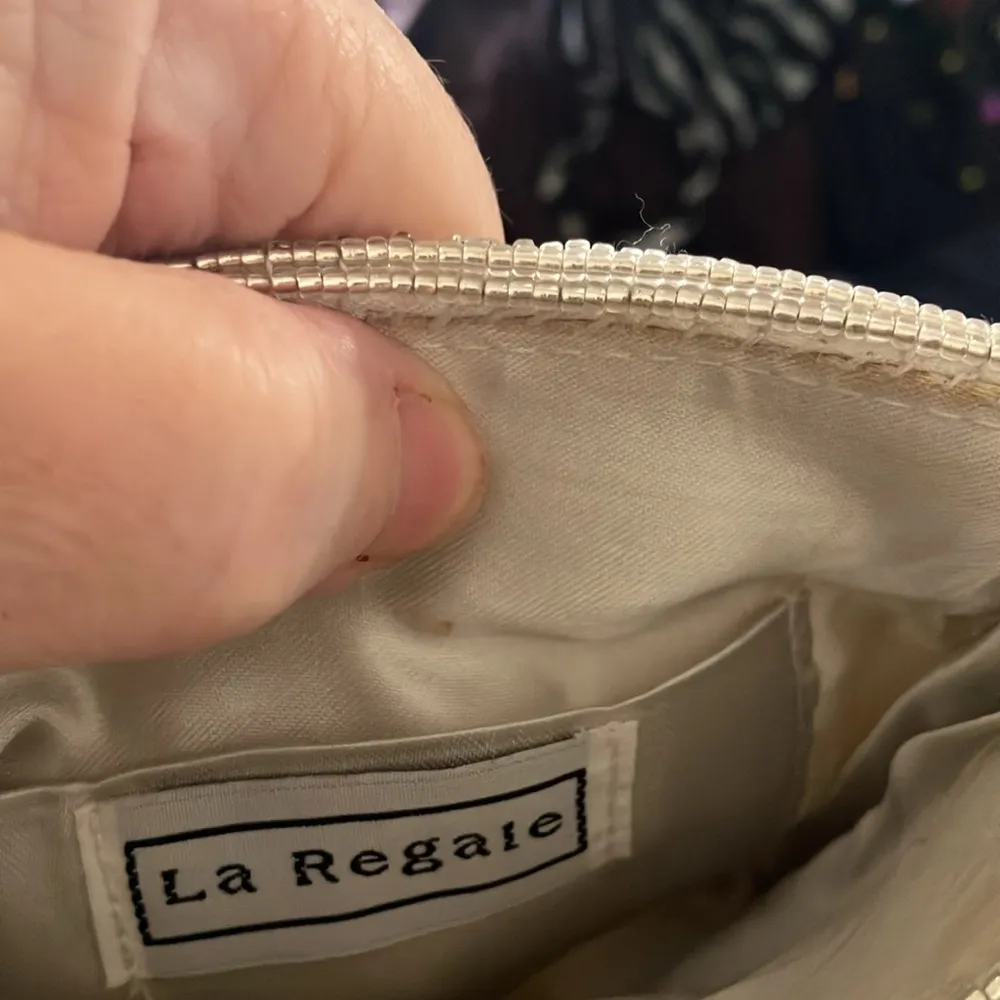 La Regale Vintage  beaded hand bag - Image 5