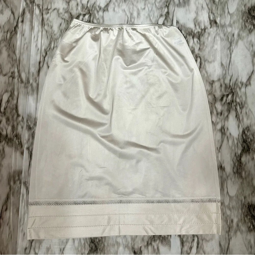 Lorraine Womens Sz Medium Tall White Slip Skirt Adjustable Hem Vintage Made USA - Image 5