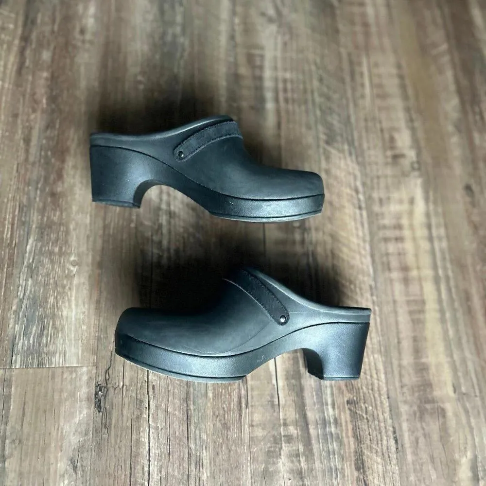 Heeled Clog Style Crocs for Women Size 8 - Image 3