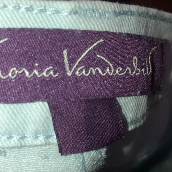 Gloria Vanderbilt  light blue Amanda jeans - Image 6