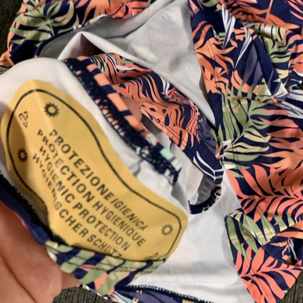 Source Unknown Tropical Leaves One-Piece Swimsuit Size L - Image 3