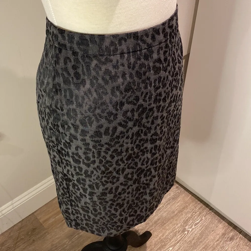 Ann Taylor Loft Black Gray Leopard Print Skirt Size 4 - Image 14