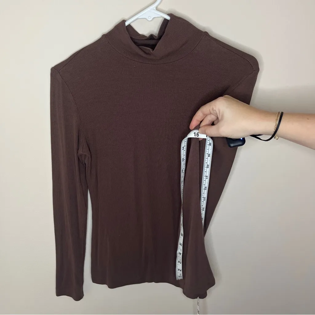 Women's Brown Turtleneck Pullover Sweater Size Medium Ribbed Long Sleeve - Image 3