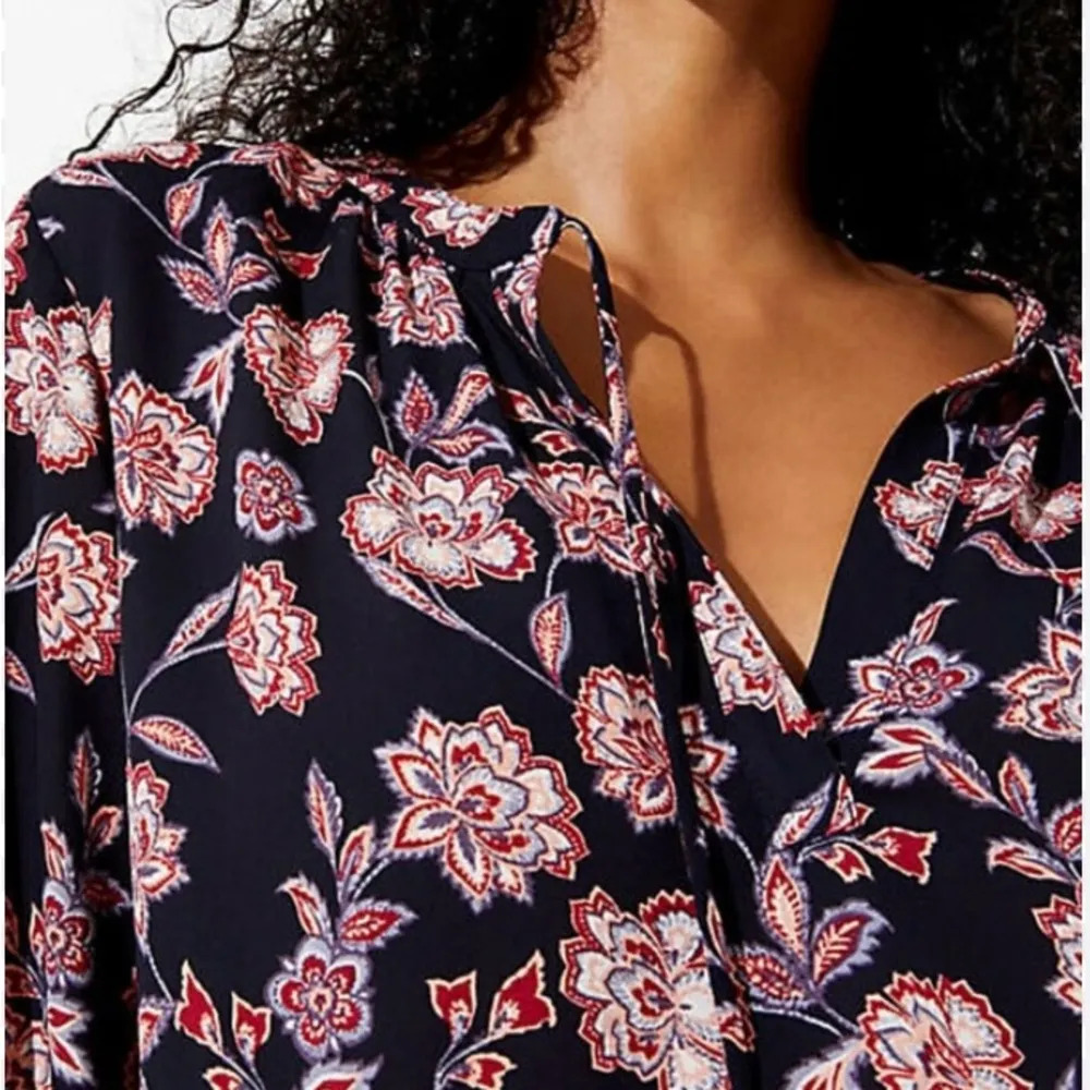 Loft Garden Tie Neck Flounce Top size Small - Image 2