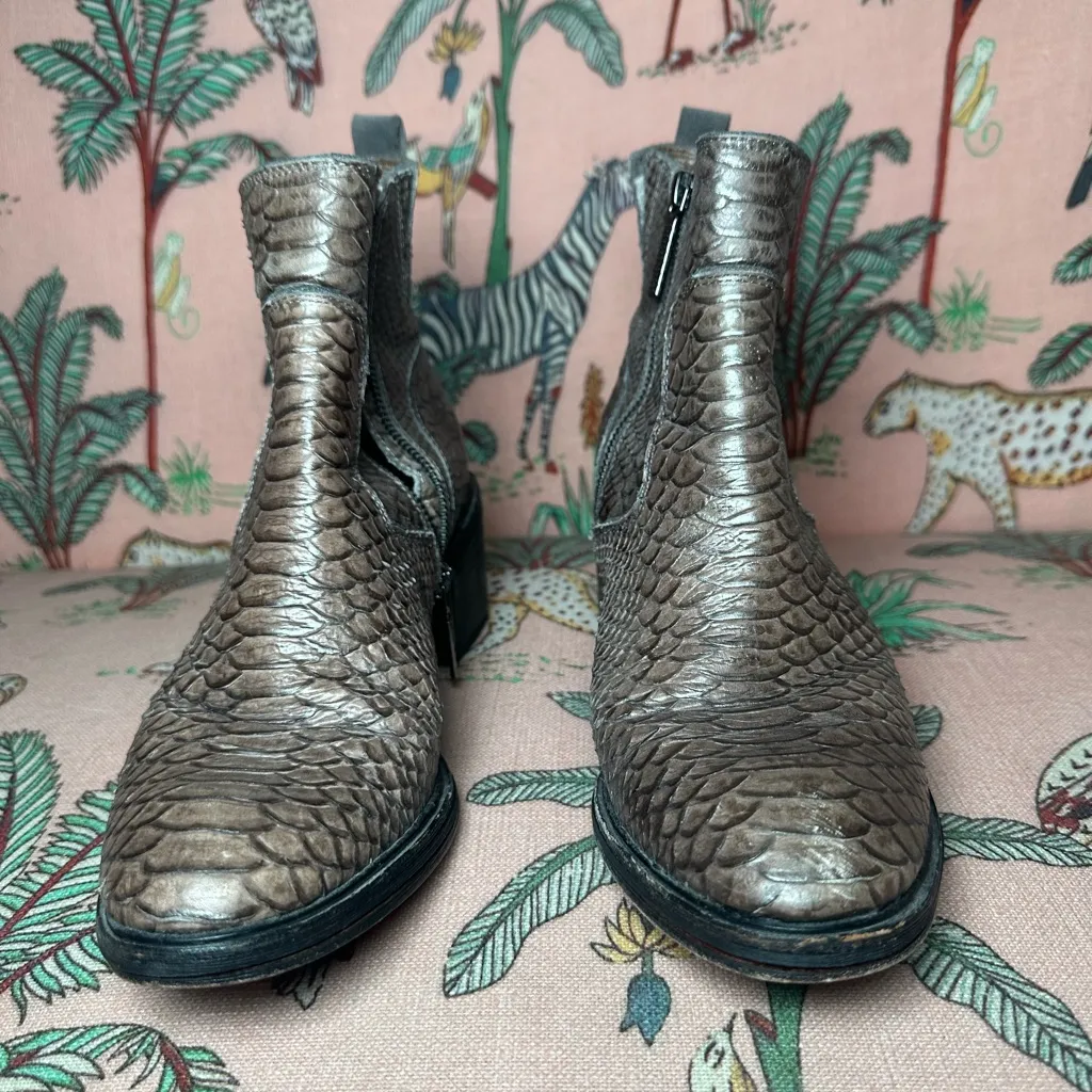 Donald J Pliner Erryn Bronze Snake Leather Heeled Ankle Boots Women Booties 8.5M Size 8.5 - Image 2