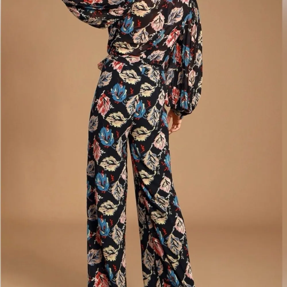 Lulus jumpsuit NWT Size XS Black Leaf print Roni Pleated Balloon Sleeve … - Image 12