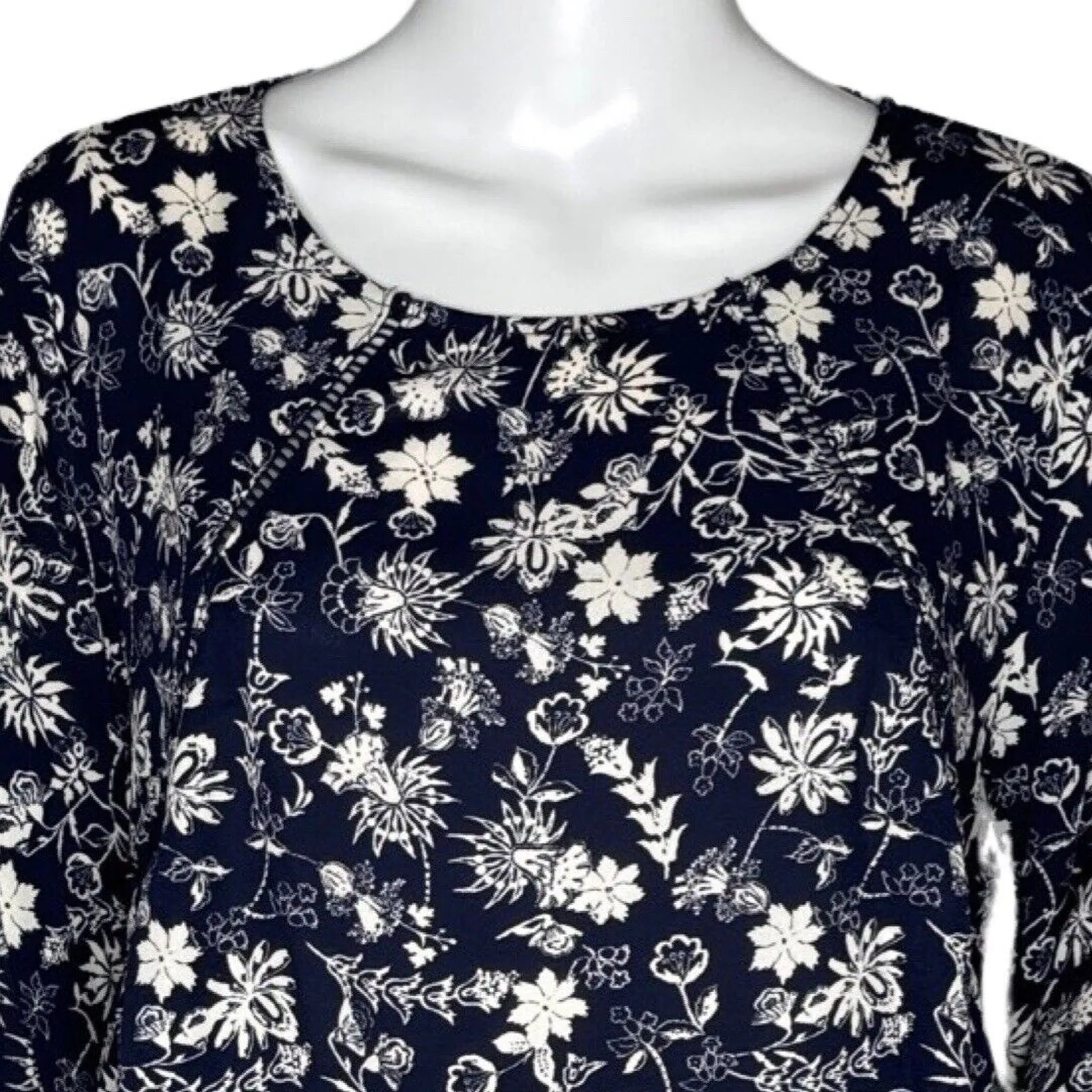 Anthropologie Astr Shirt Womens Medium Navy‎ Blue White Floral Flower Bloomcore - Image 5