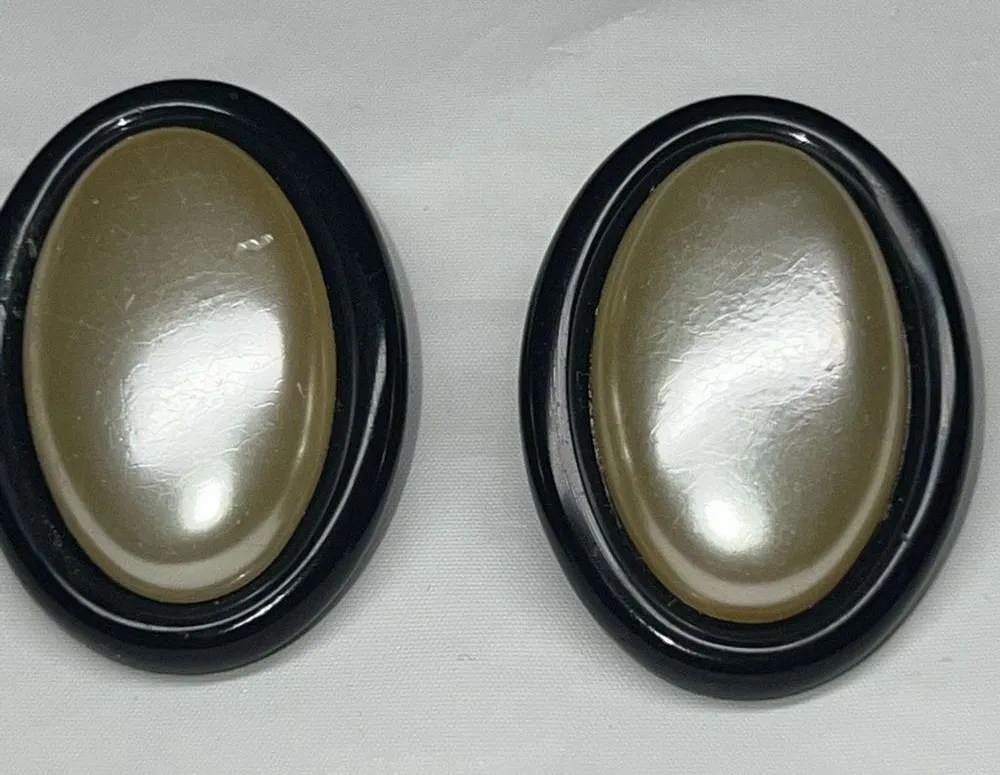 Vintage Coralee Faux Pearl Button Clip Earrings‎ Black - Image 2