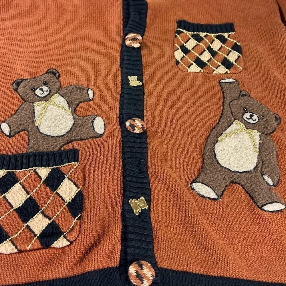 Women’s Vintage cardigan unsure of size , measures 21 inches Pit to Pit Brown - Image 5