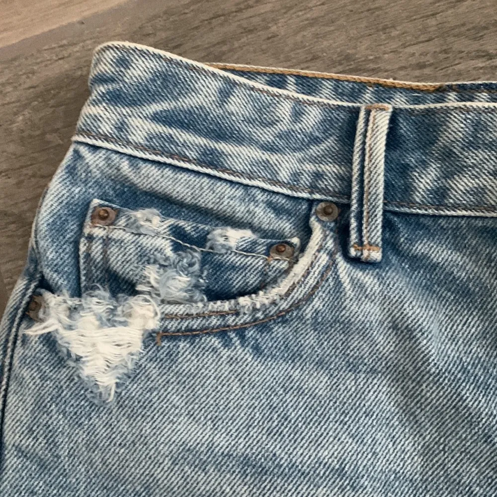 Grlfriend high rise cut off button front jean shorts - Image 3