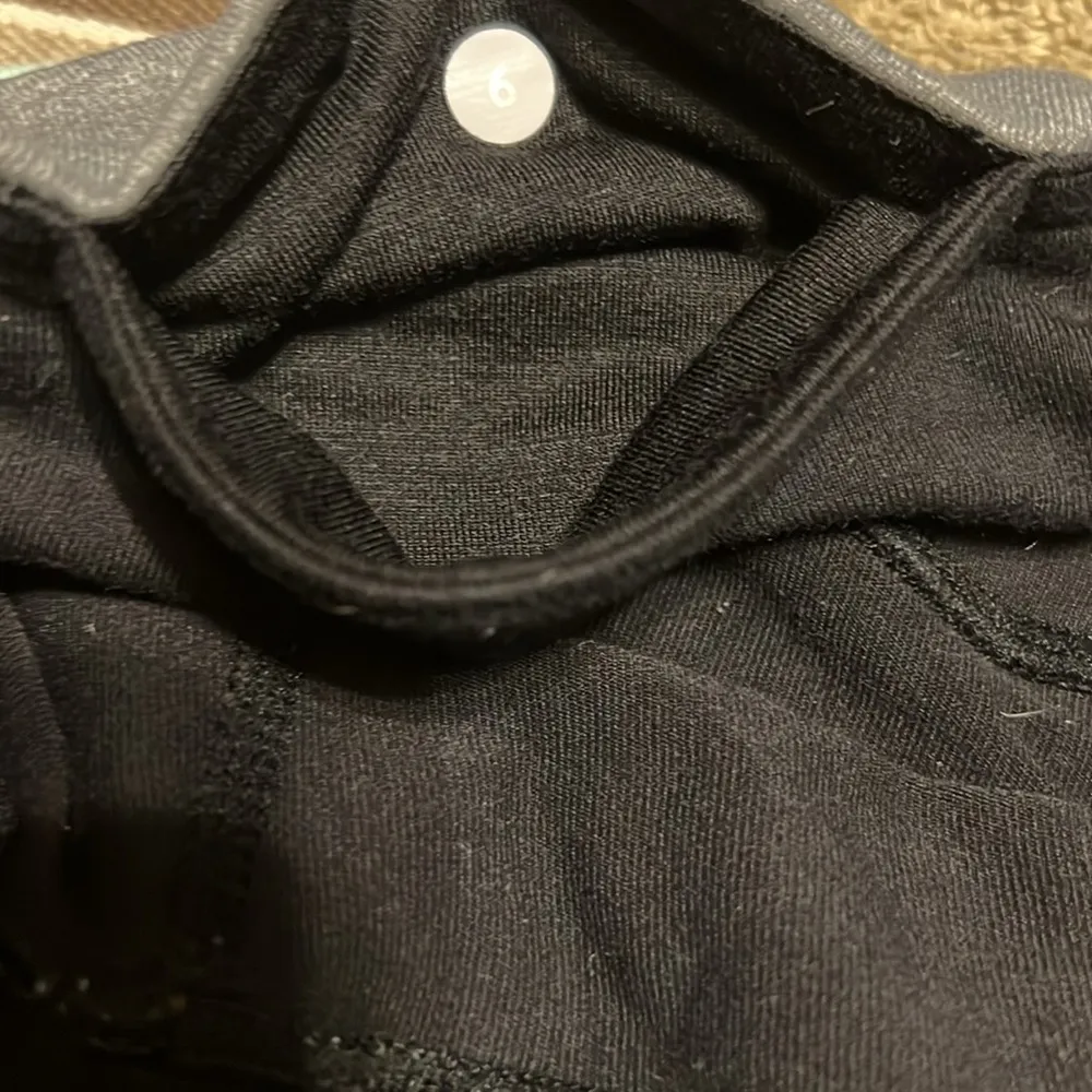 Lululemon Groove Crop Leggings size 6 - Image 4