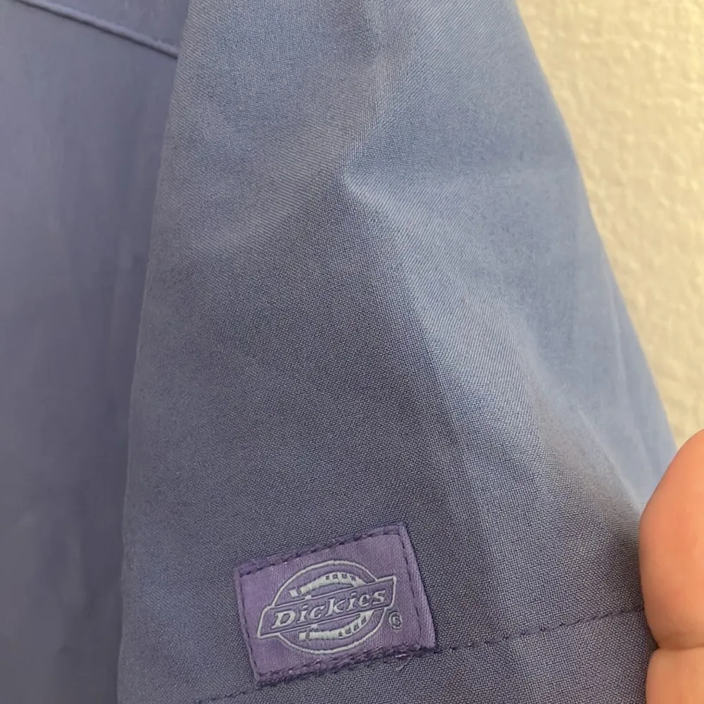 Dickies  scrub top medium - Image 3