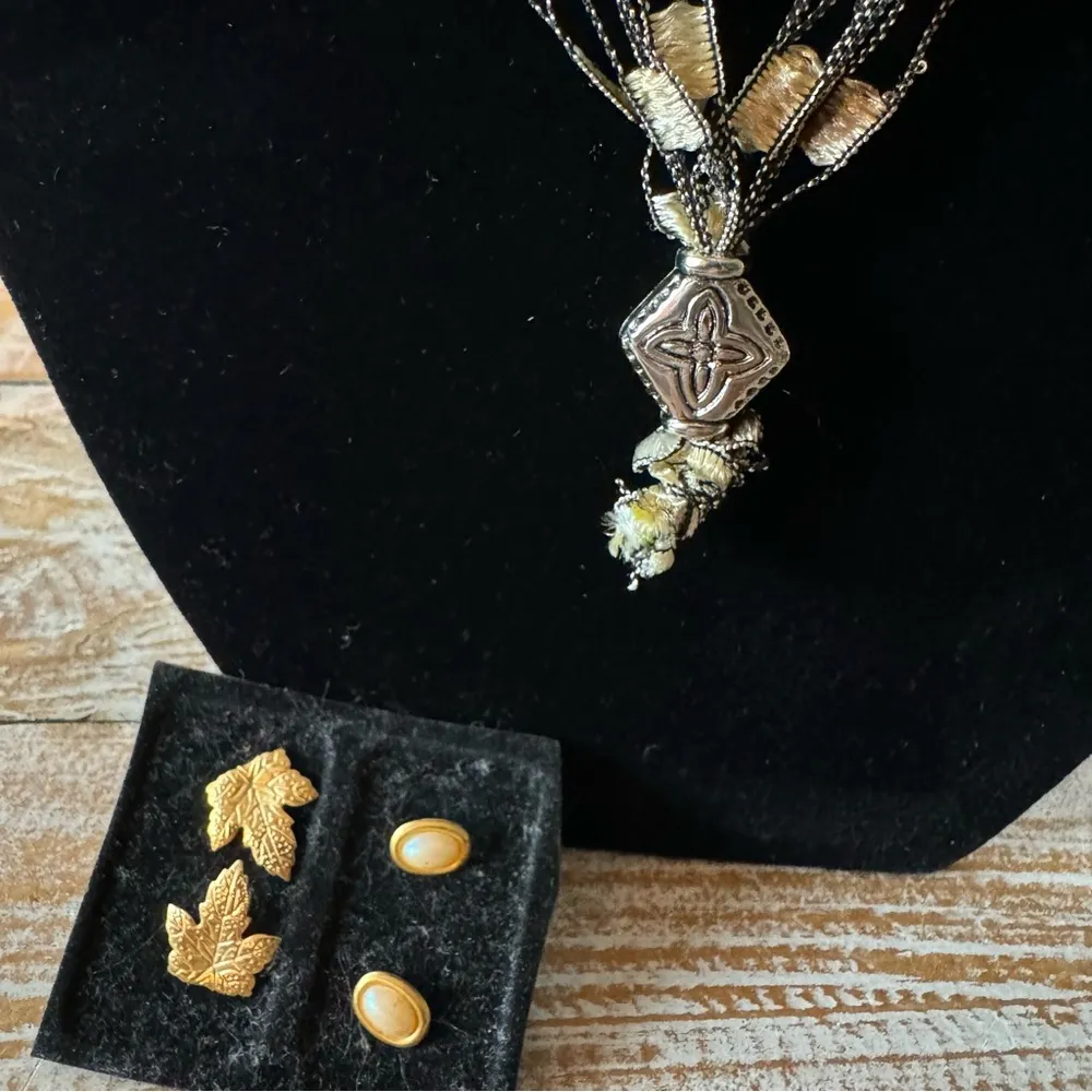 ✨Pretty Necklace +Free Earrings✨ Gold - Image 2