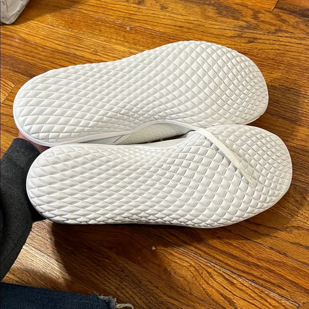 Mizuno  White Athletic Sneakers - Image 7