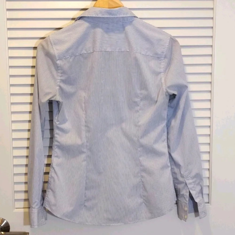 Banana Republic Fitted Button Up - Image 3