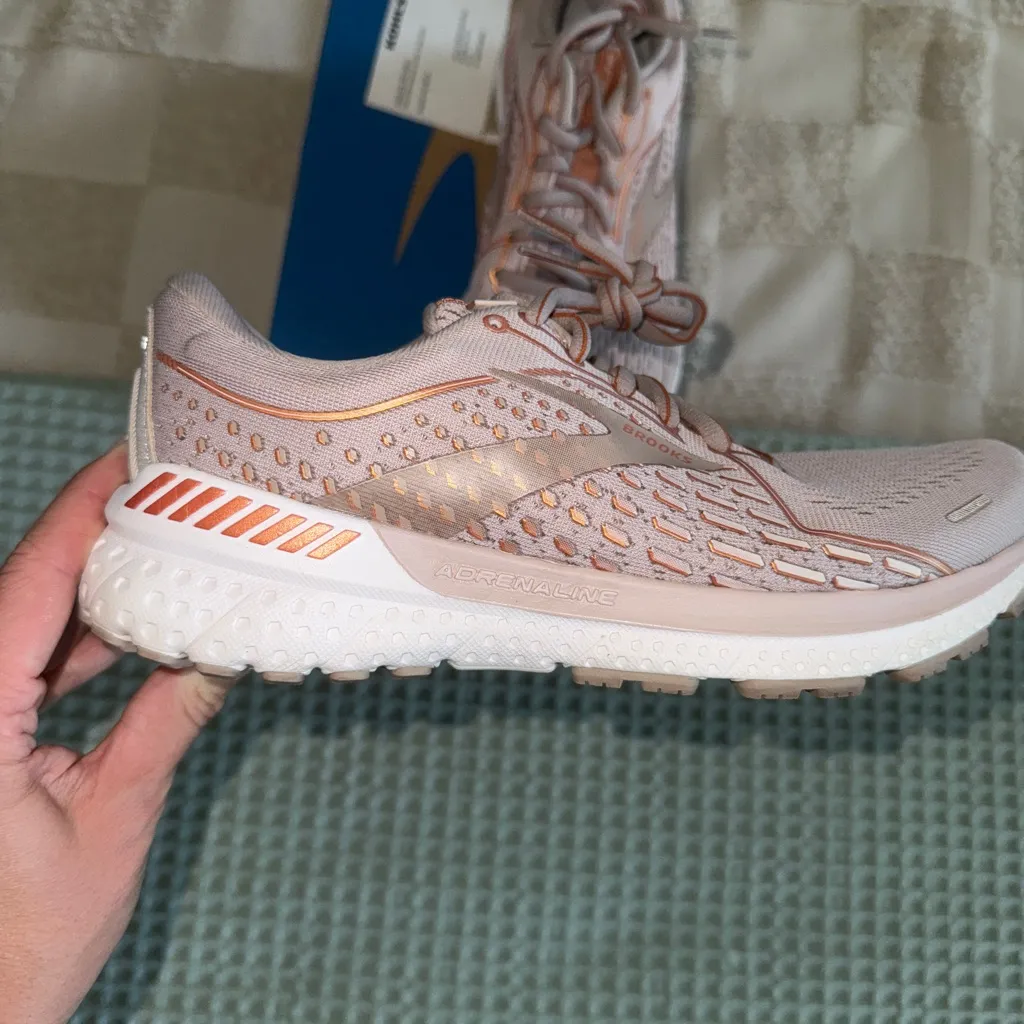 Brooks Adrenaline GTS 21 7.5 - Image 4