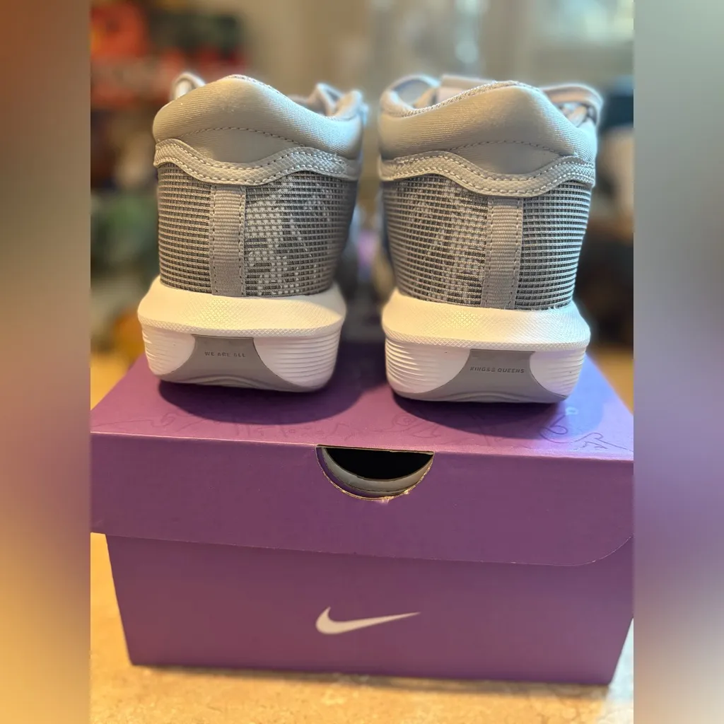 Nike Gray LeBron Witness Sneakers W6 M4.5 Wolf Grey/White. NIB - Image 4