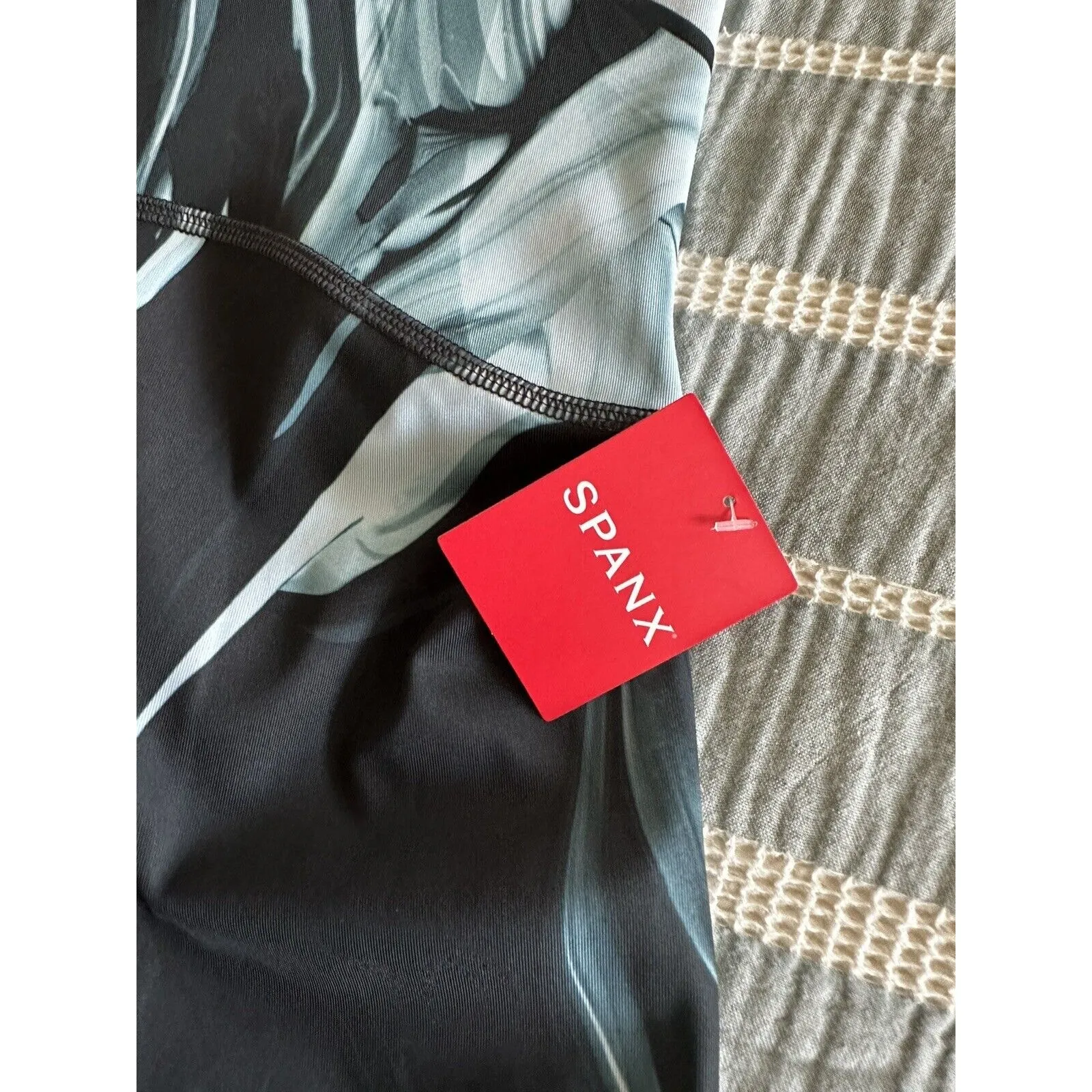 Spanx Booty Boost 7/8 Leggings Marbled Blue/Black XS - Image 3