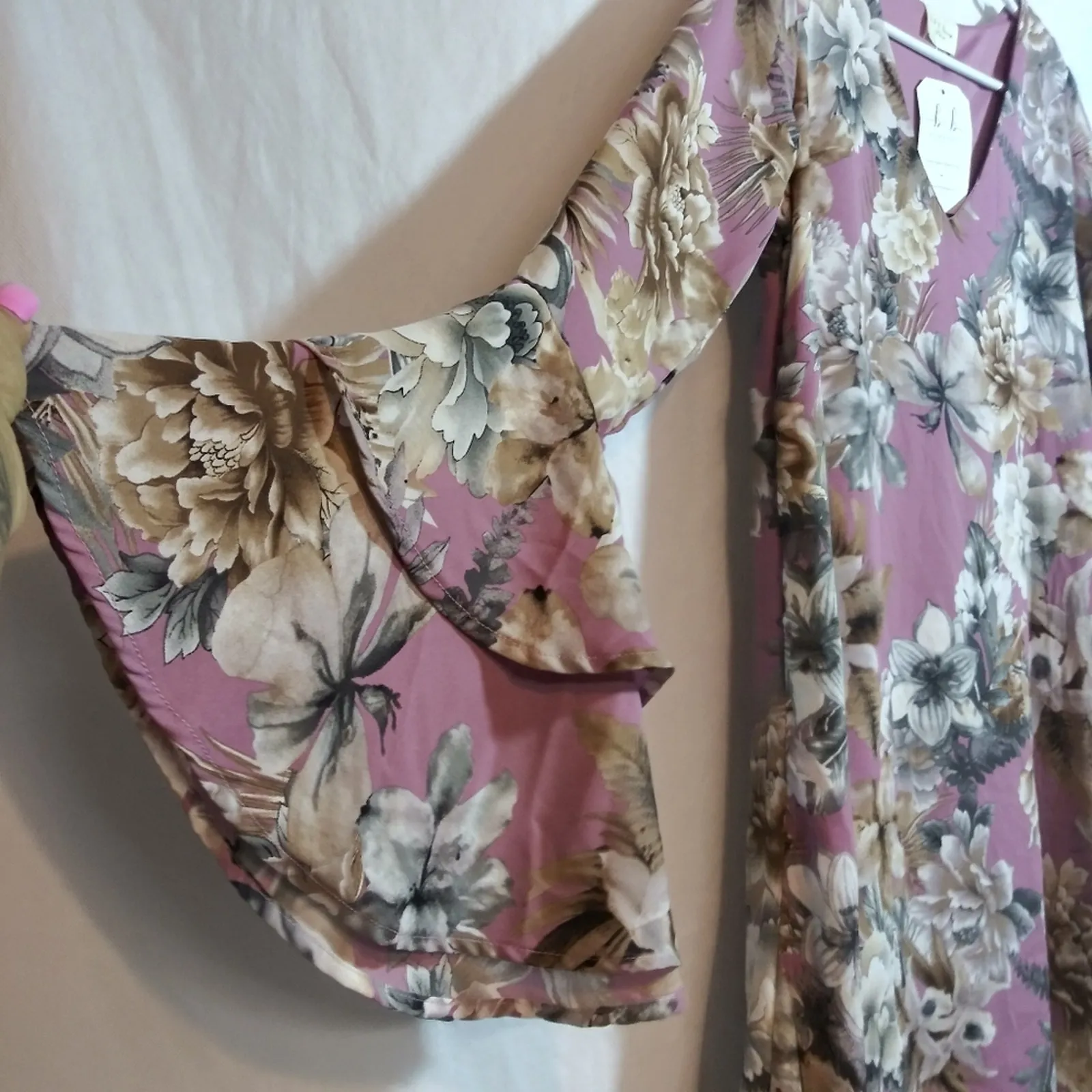 143 Story By Line Up Blush Pink Floral Mini Dress V Neck Flare Sleeve Size Small - Image 6