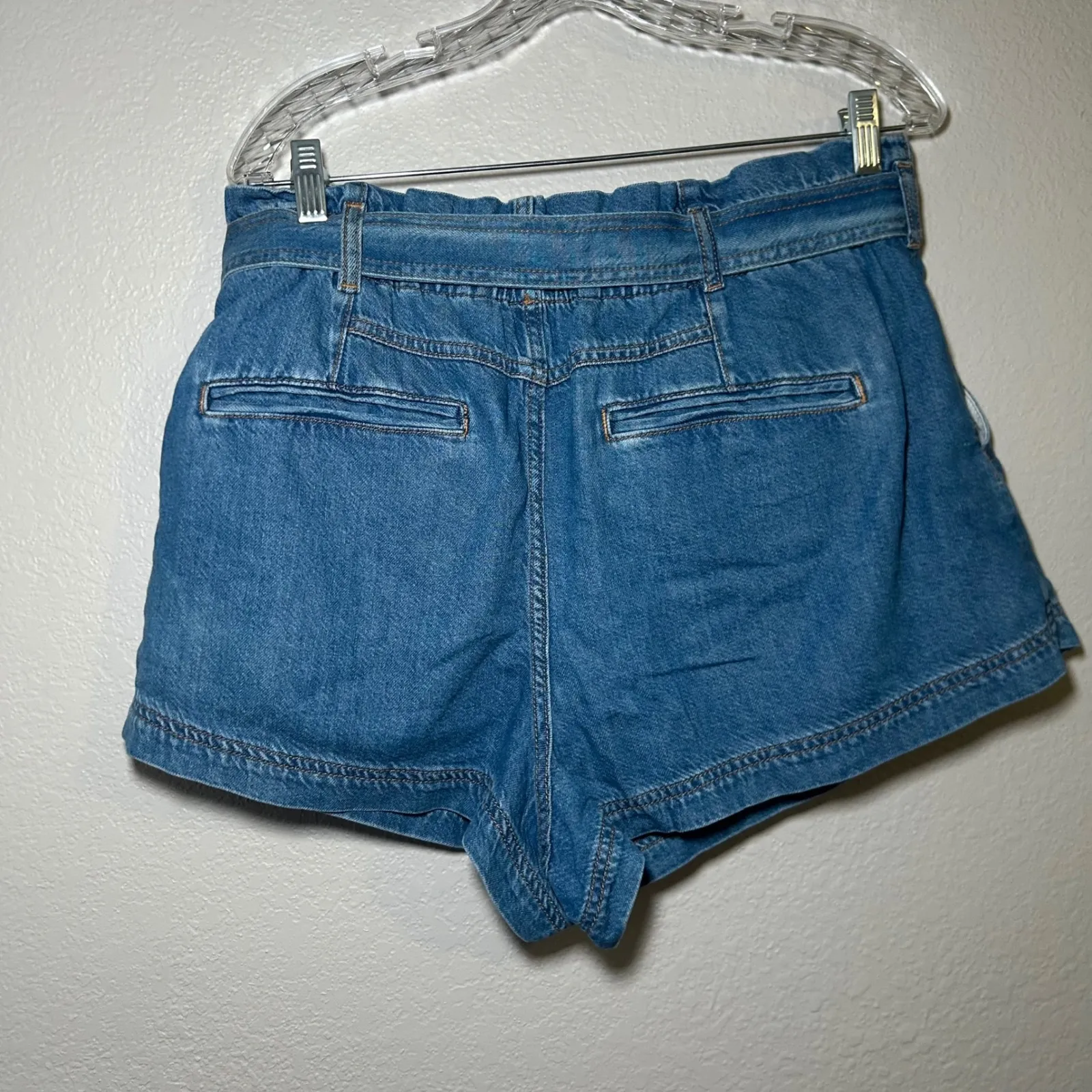 NWT PILCRO Anthropologie Paperbag Waist Denim Shorts Blue Size L boho Classic - Image 5