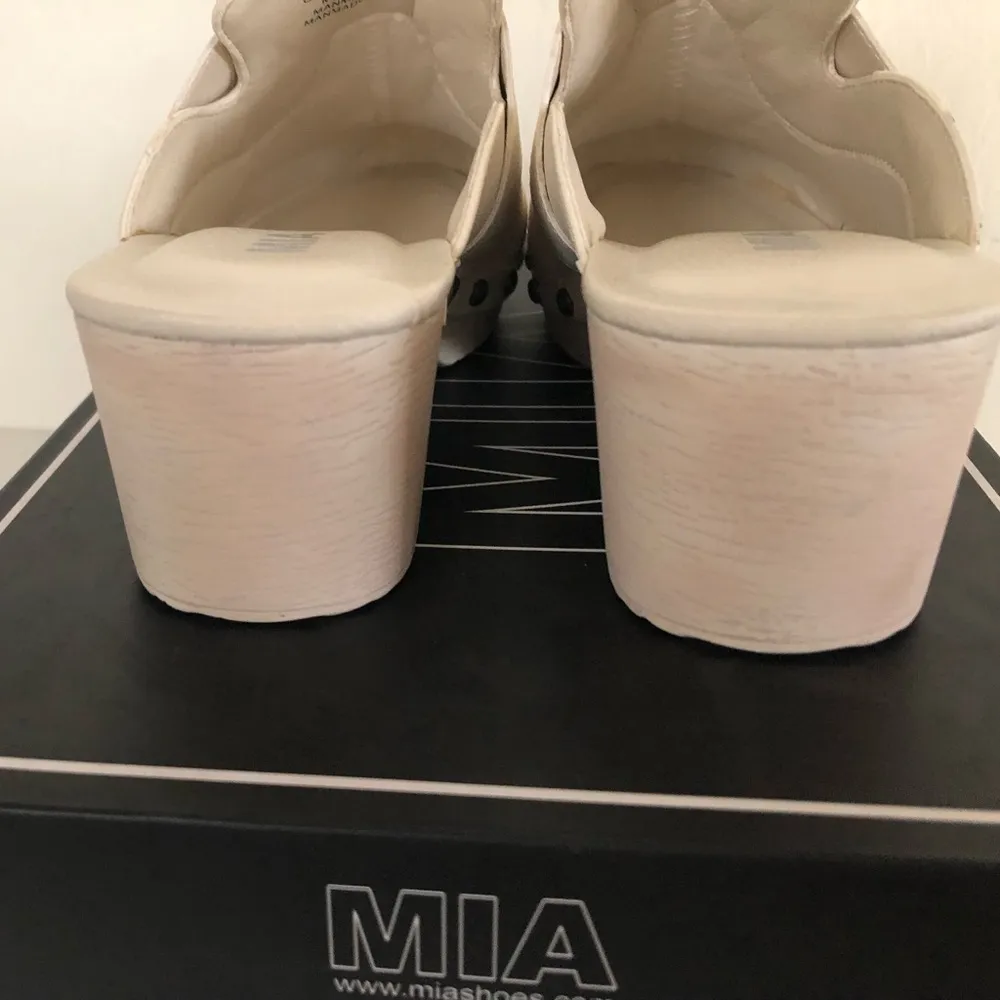 Womens MIA Slip On Clogs Size 8 M Lightweight Bone Color Faux Wood Sole New - Image 4