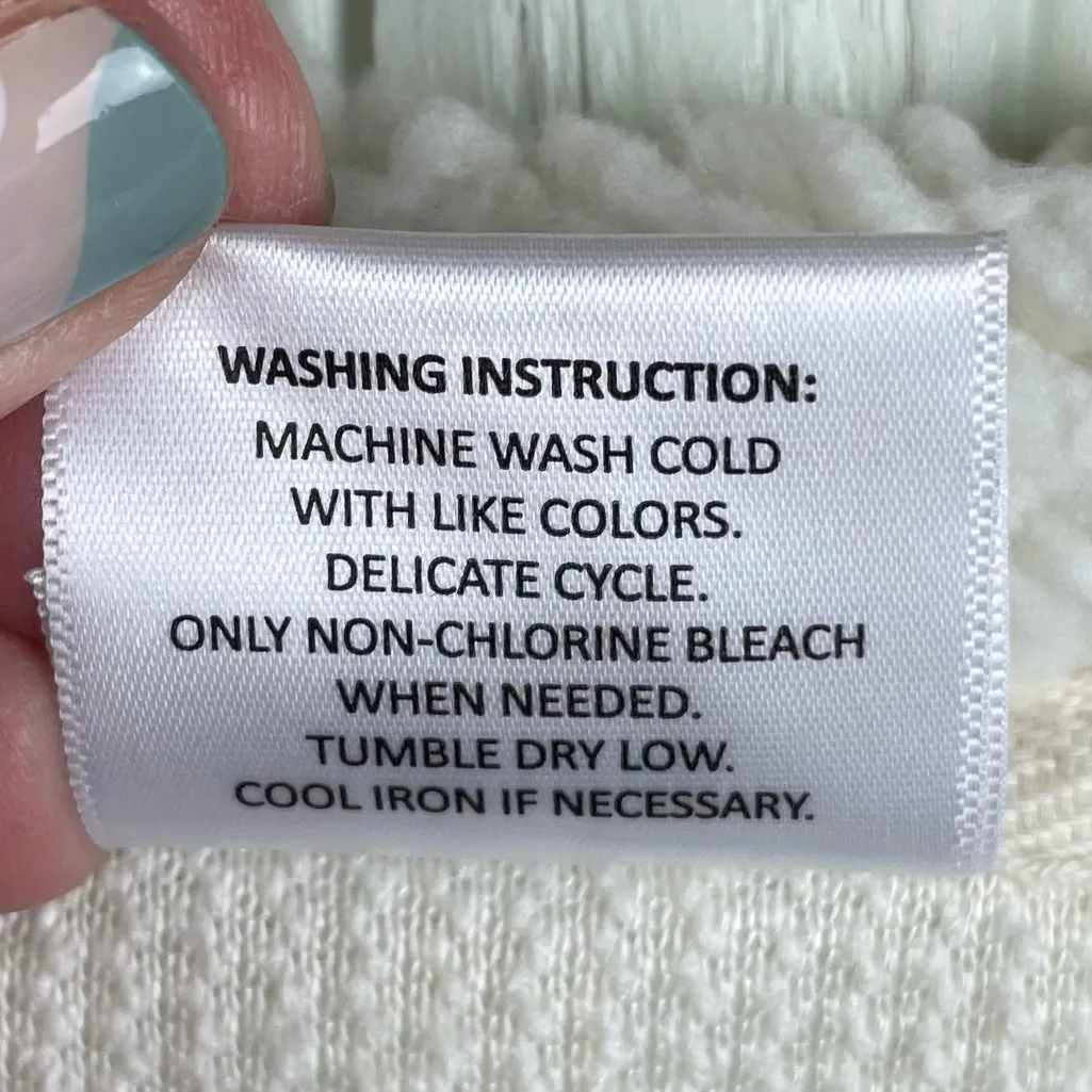 Fashion by Mirabeau Women's White Snowman Sequin Sherpa Pullover Sweater Medium - Image 7