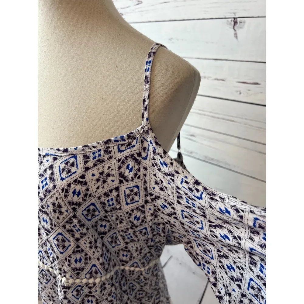 NWT Stitch Fix Langlock Cold Shoulder Blouse Large Skies are Blue shirt Lace Hem - Image 4