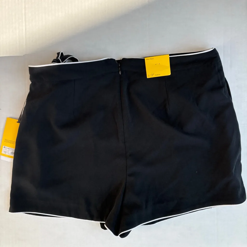 NWT Women's DVF Black White Trim Wrap Mini Skort L - Image 11