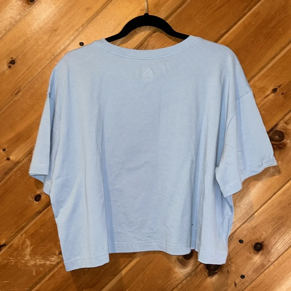 Nike NWT  cropped graphic tee in baby blue - Image 6