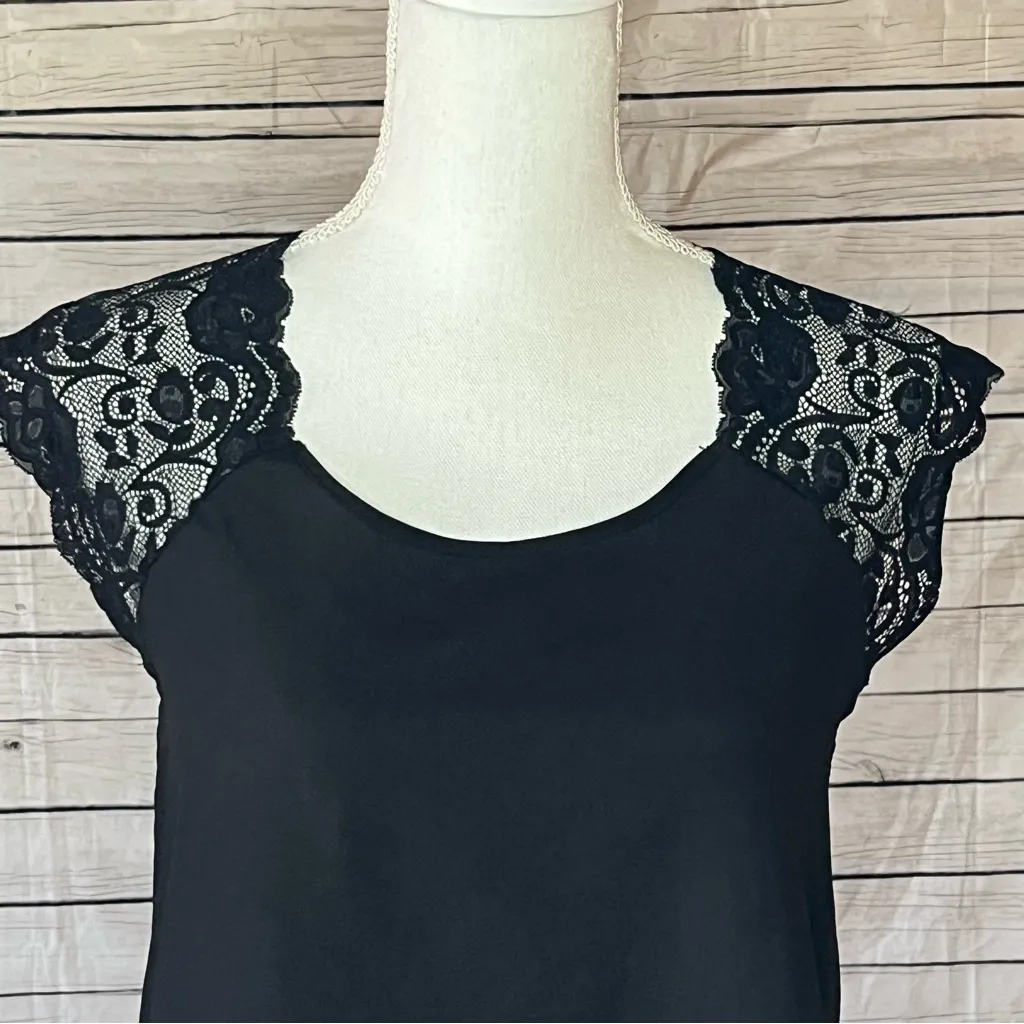 Puckered Lace Black Crepe Cap Sleeve Scoop Neck Blouse, Size Small - Image 3