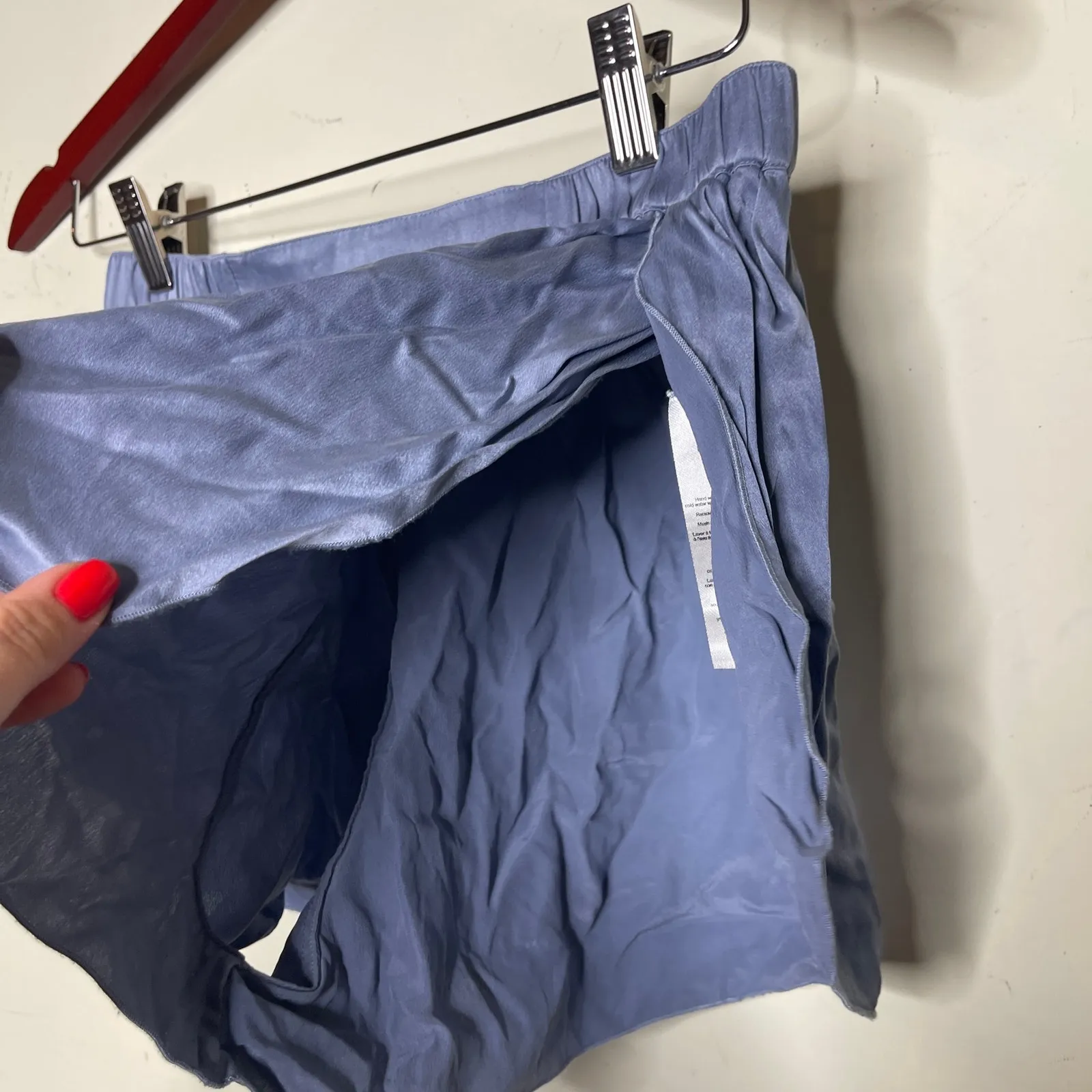 Lunya Washable Silk Tulip sleep shorts in blue sz S - Image 5