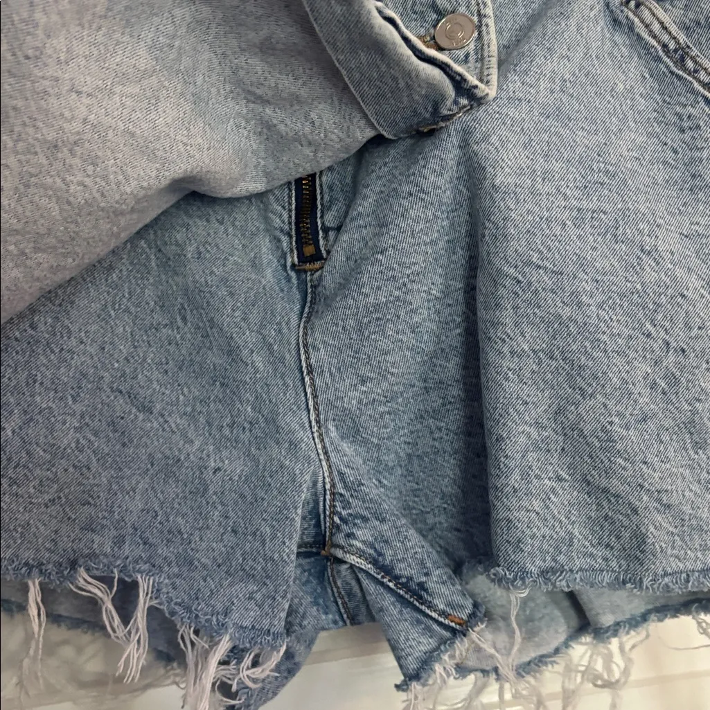 Zara Stylish Denim Frayed Hem Denim Skirt - Image 2