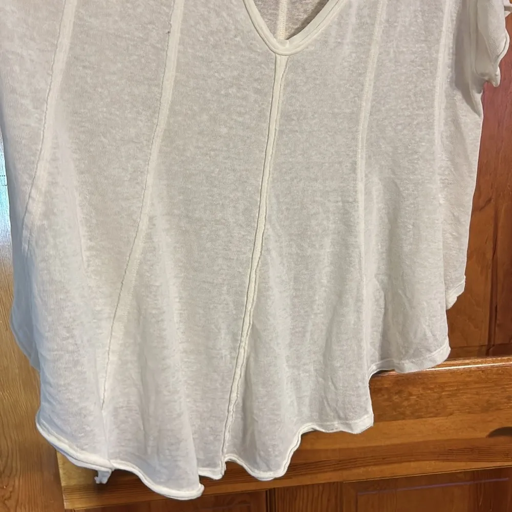 Women’s Beige V-Neck Size Med-NWT - Image 3