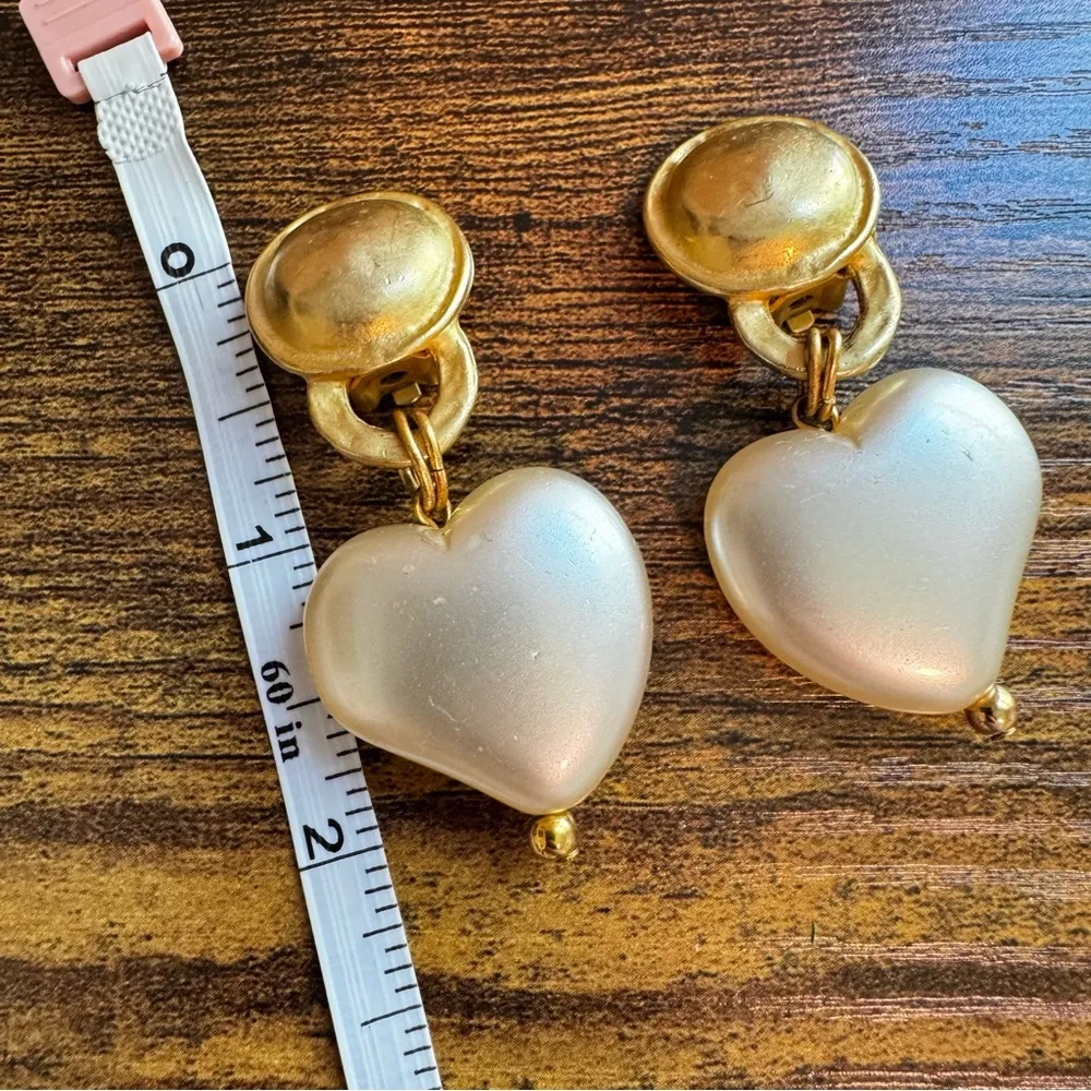 Vintage Faux Pearl Heart Goldtone Clip On Earrings Gold - Image 4