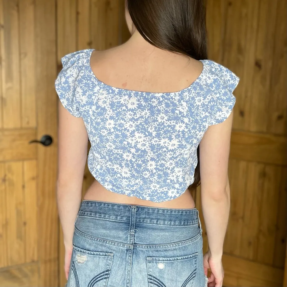 American Eagle Off the Shoulder Ditsy Floral Crop Top Size Small - Image 3