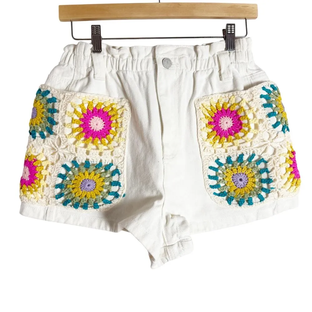 Blank NYC White Granny Square Crochet Paperbag Shorts Size Medium - Image 4