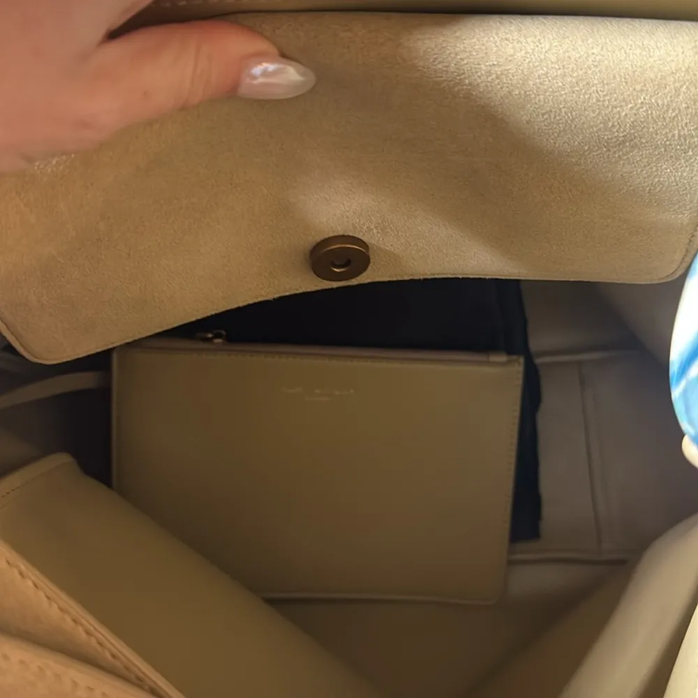 Bond Signature-Hardware Leather Shoulder Bag - Image 7