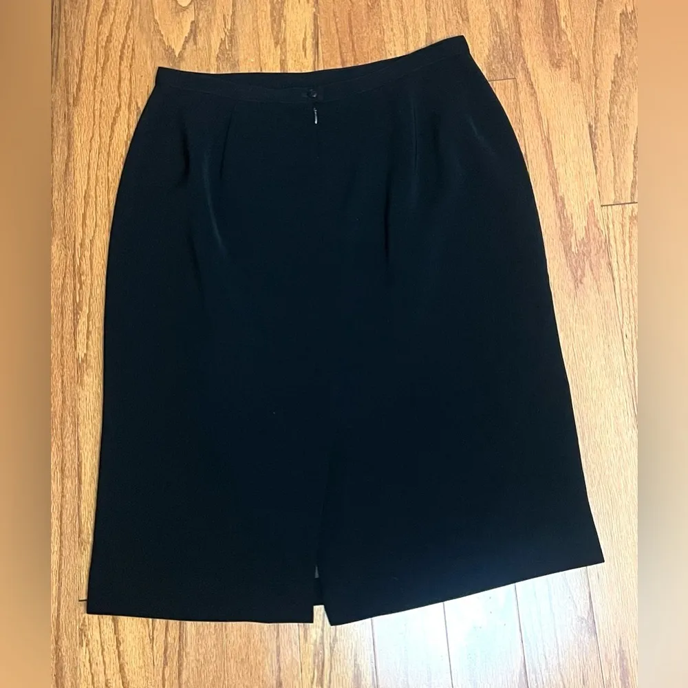 Kasper- Black Pencil skirt with a split in‎ the back Size 10 - Image 2