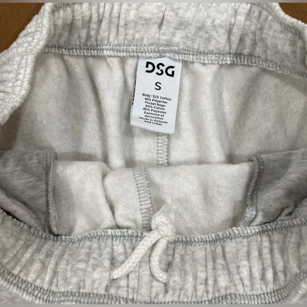 Women's DSG sweatpants, joggers size small - Image 4