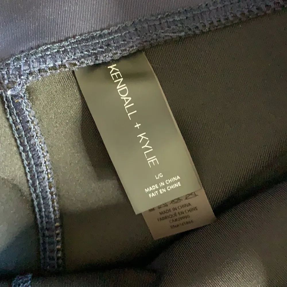 kendall & kylie • iridescent stripe athleisure leggings - Image 94