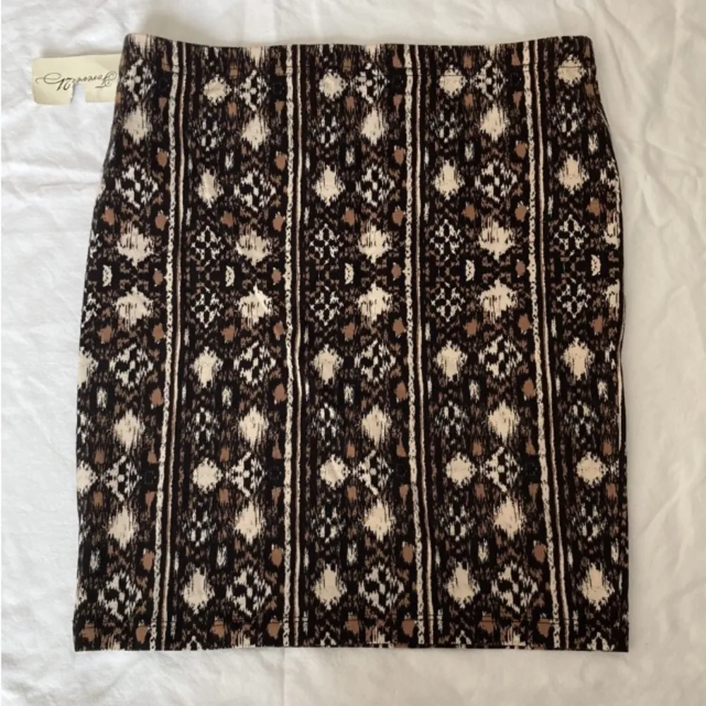 Forever21 Size Large Bodycon mini skirt lizard print black cream taupe NWT - Image 2