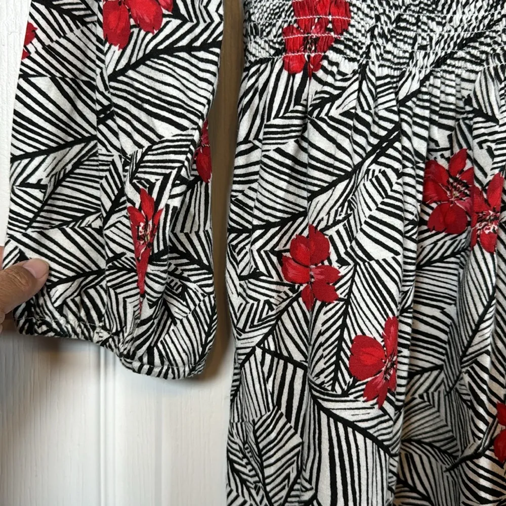 J. Jill V-Neck Multicolor Floral 3/4 Sleeve Scoop Neck Smocked Top Size Med EUC - Image 4