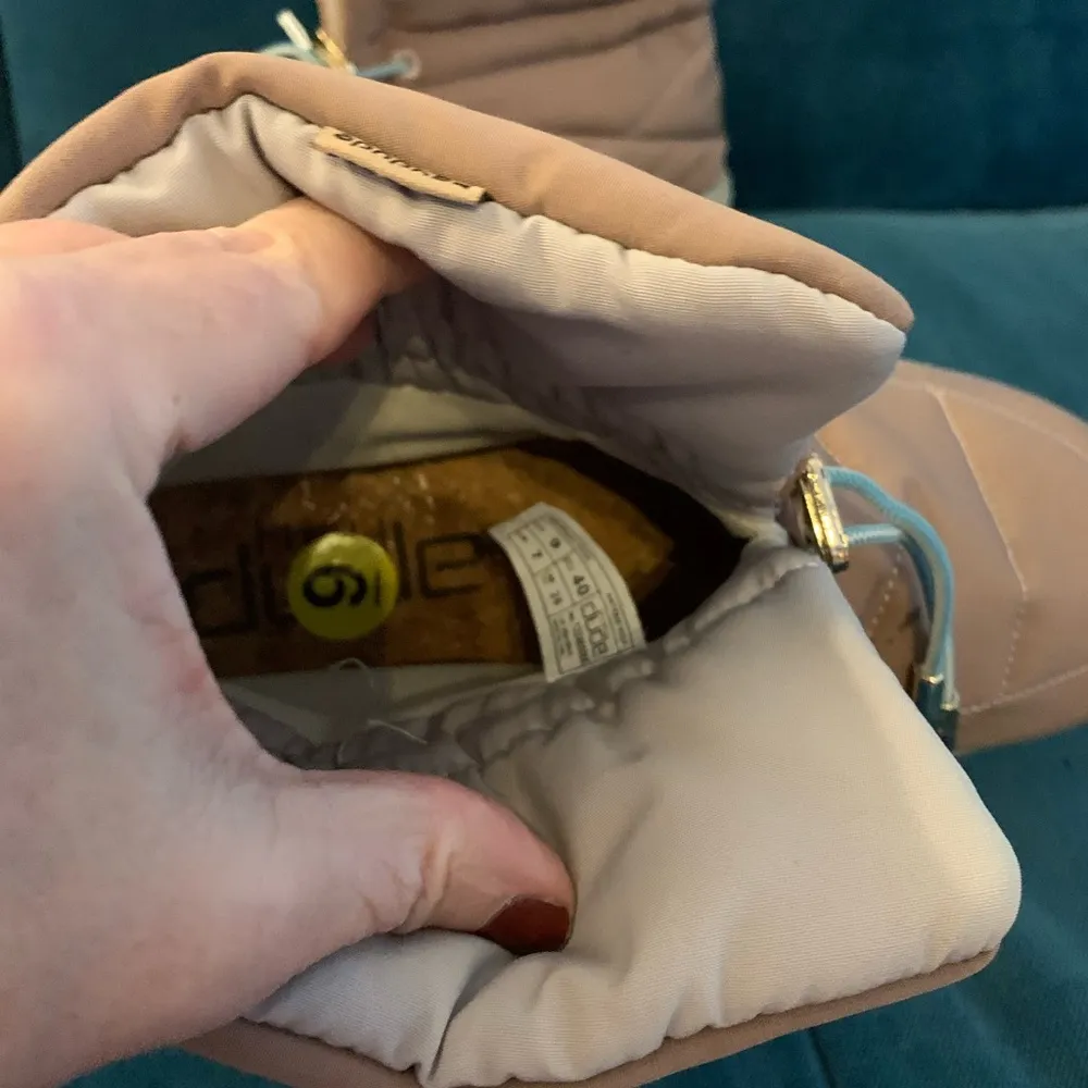 NEW Hey Dude Woman’s Size 9 Margot Eco Bootie Boot Antique Rose Water Resistant - Image 6