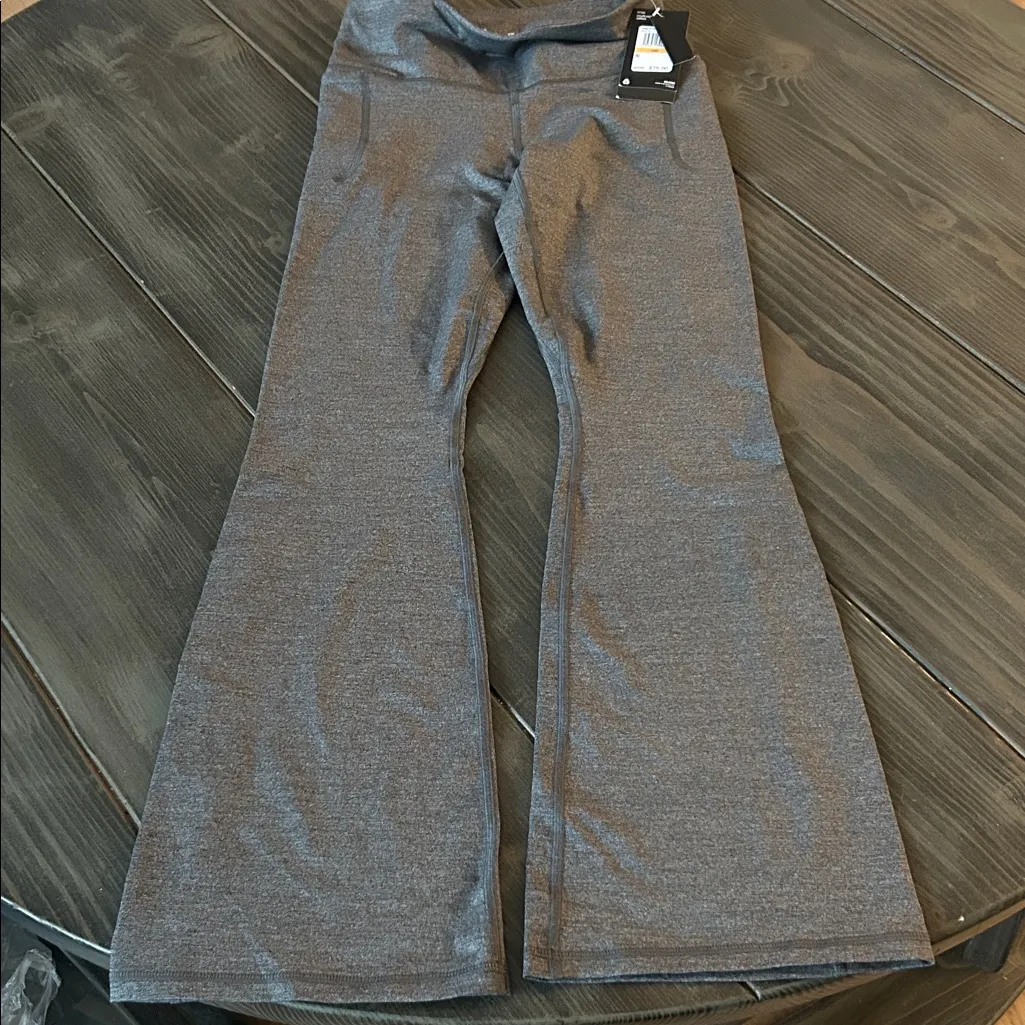 NWT Under Armour Heather Gray Bootcut Leggings Size Small Short - Image 4