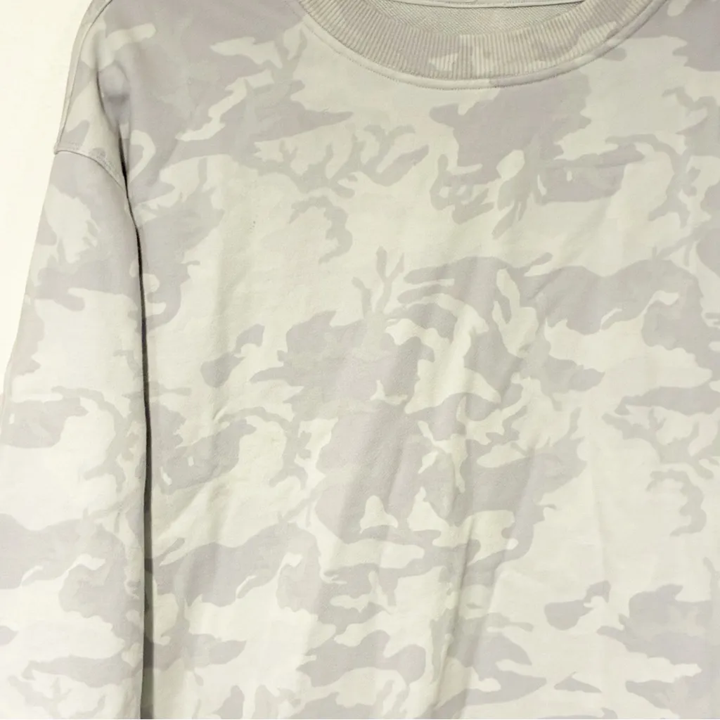 Lululemon Perfectly Oversized Crew
Incognito Camo Alpine White Multi Sweatshirt Size undefined - Image 3