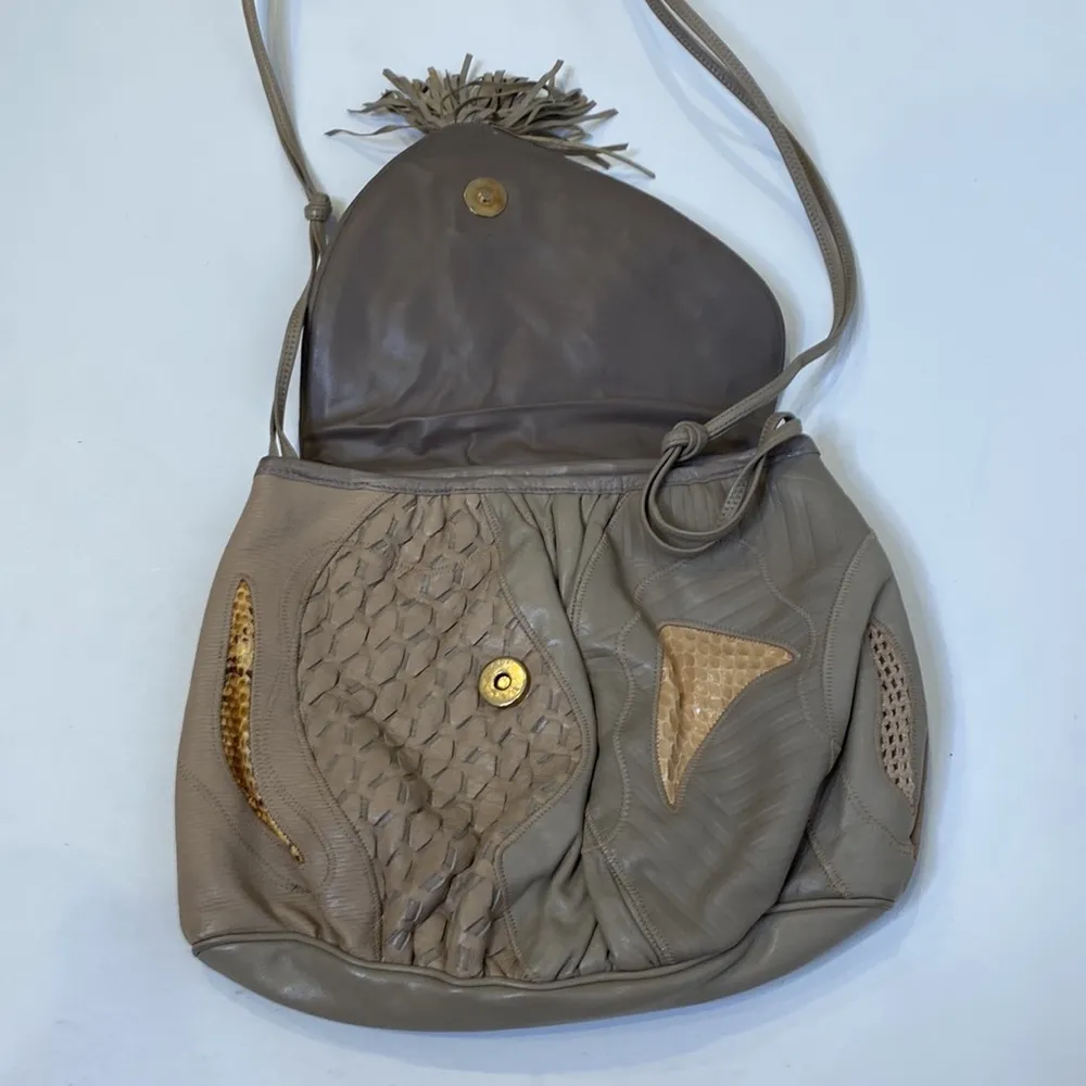 Sharif Crossbody Purse Snap Closure Tassel Leather Snakeskin EUC Gray Beige - Image 3