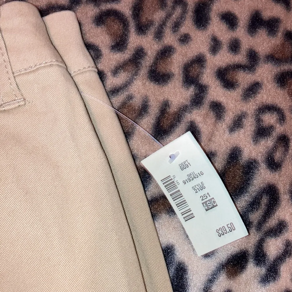 AEROPOSTALE Khaki Pants Women’s Size 4 Short Low Rise Skinny Pants Khaki Chinos - Image 4