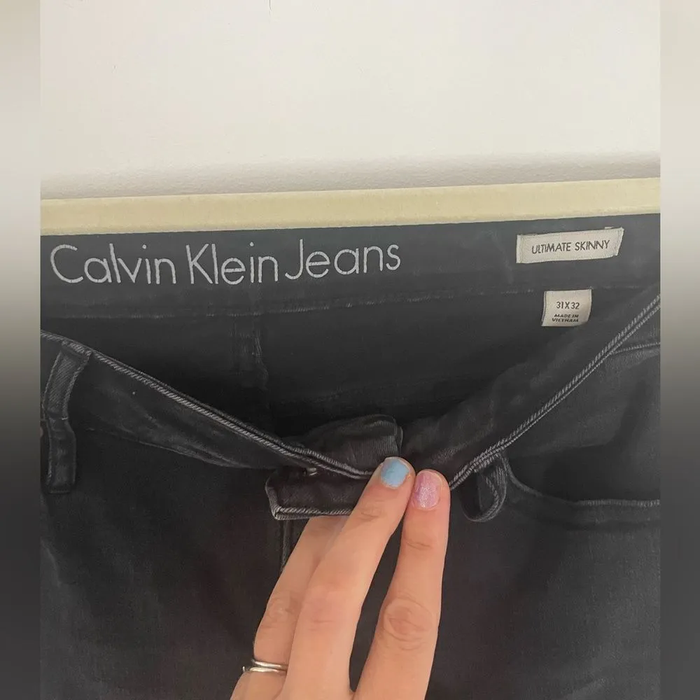 Calvin Klein ultimate Skinny Jeans 31x32 black w/ distressing leather underneath - Image 5